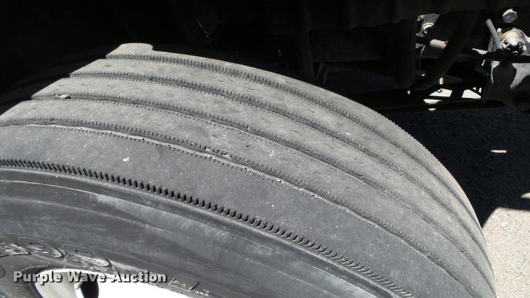 image for item DA1079 2007 International 4200 truck cab and chassis