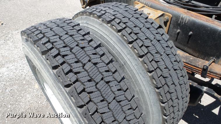 image for item DA1079 2007 International 4200 truck cab and chassis