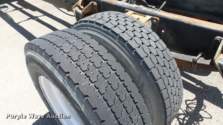 image for item DA1079 2007 International 4200 truck cab and chassis