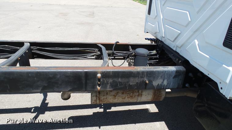 image for item DA1079 2007 International 4200 truck cab and chassis
