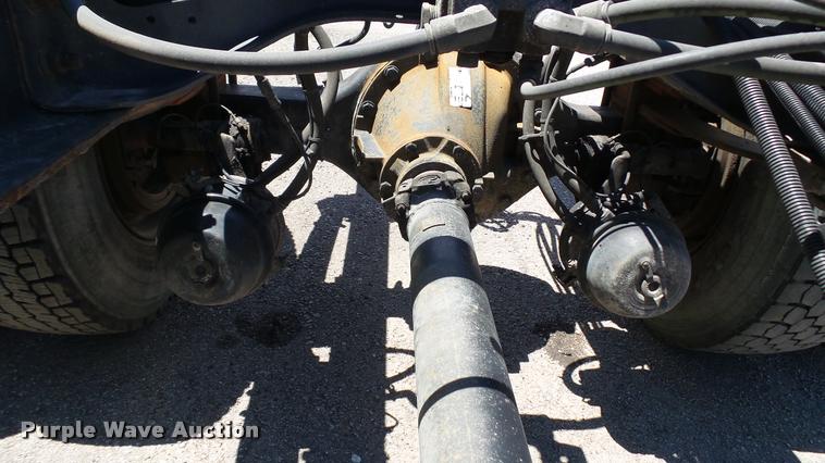 image for item DA1079 2007 International 4200 truck cab and chassis