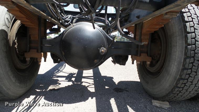 image for item DA1079 2007 International 4200 truck cab and chassis