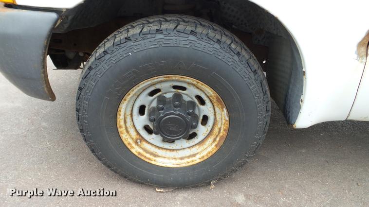 image for item DA1082 2000 Ford F250 Super Duty pickup truck