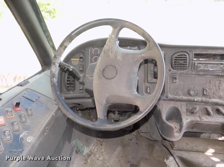 image for item DA3018 2008 Freightliner B2 school bus