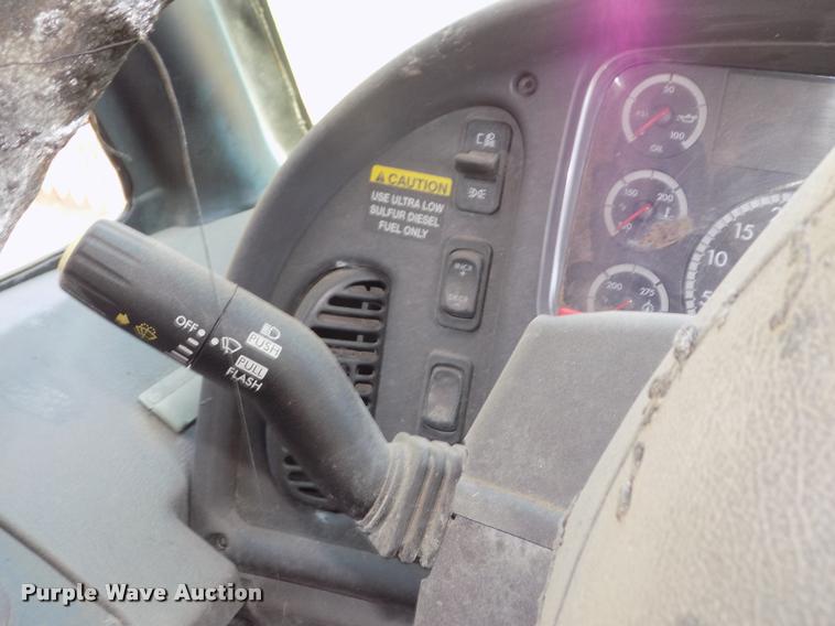 image for item DA3018 2008 Freightliner B2 school bus