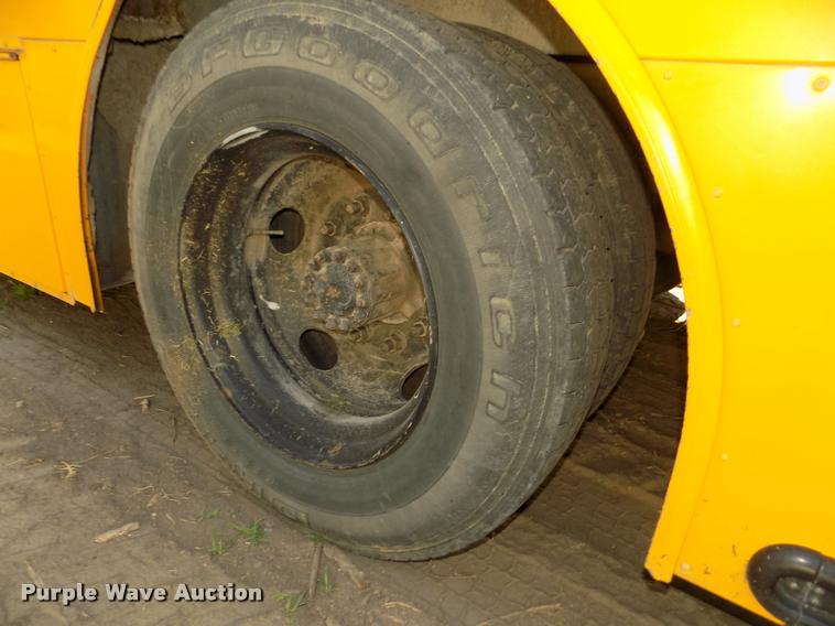 image for item DA3018 2008 Freightliner B2 school bus