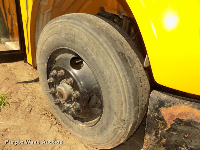 image for item DA3018 2008 Freightliner B2 school bus