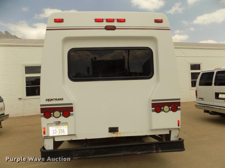 image for item DA3022 2004 Ford E450 Super Duty shuttle bus