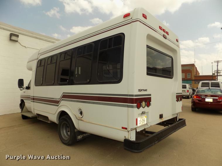 image for item DA3022 2004 Ford E450 Super Duty shuttle bus