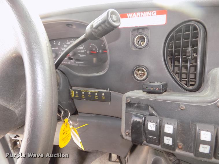 image for item DA3022 2004 Ford E450 Super Duty shuttle bus