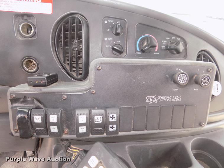 image for item DA3022 2004 Ford E450 Super Duty shuttle bus