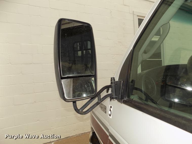 image for item DA3022 2004 Ford E450 Super Duty shuttle bus