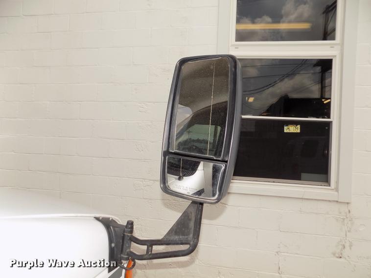 image for item DA3022 2004 Ford E450 Super Duty shuttle bus