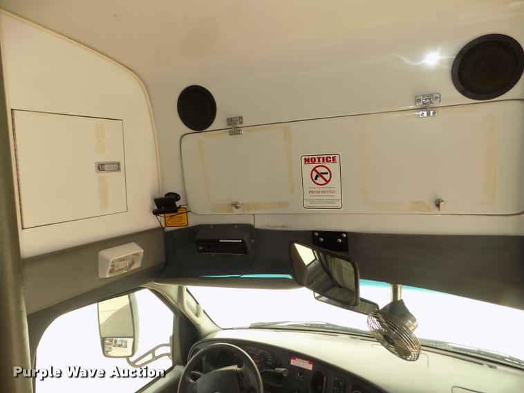 image for item DA3022 2004 Ford E450 Super Duty shuttle bus