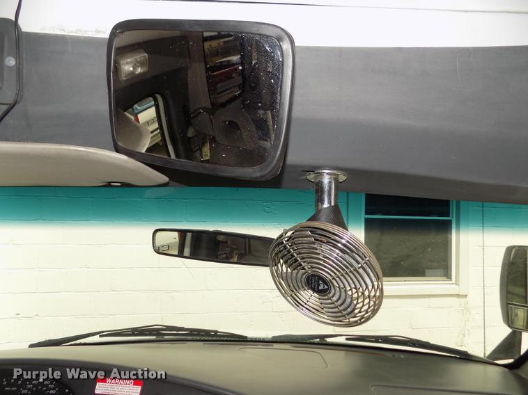 image for item DA3022 2004 Ford E450 Super Duty shuttle bus