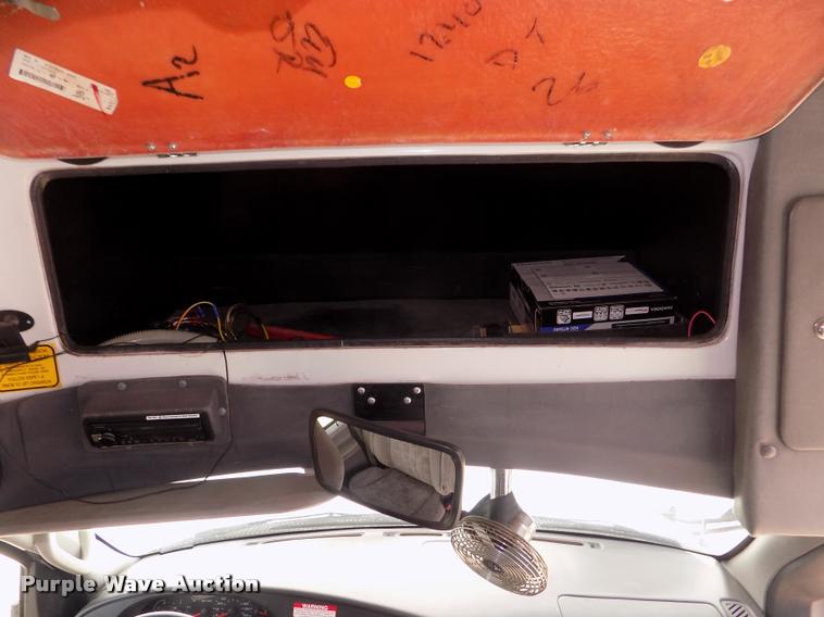 image for item DA3022 2004 Ford E450 Super Duty shuttle bus