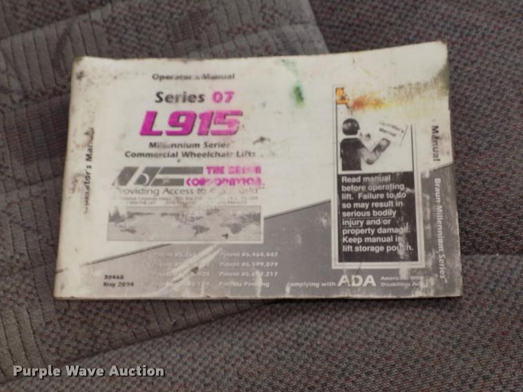 image for item DA3022 2004 Ford E450 Super Duty shuttle bus