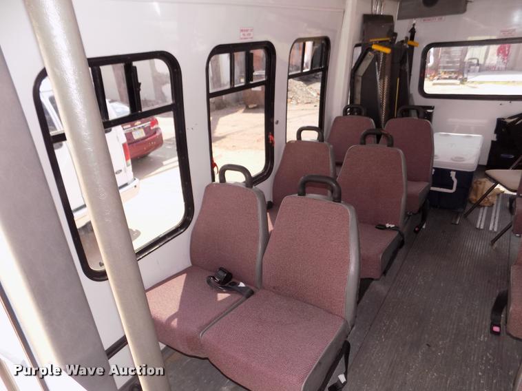 image for item DA3022 2004 Ford E450 Super Duty shuttle bus