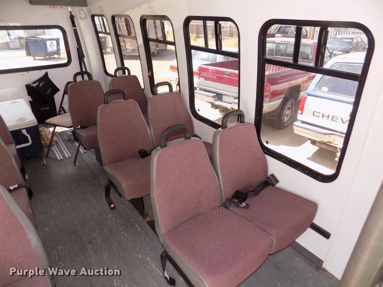 image for item DA3022 2004 Ford E450 Super Duty shuttle bus