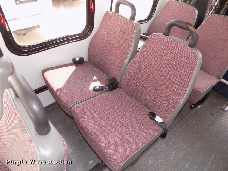 image for item DA3022 2004 Ford E450 Super Duty shuttle bus