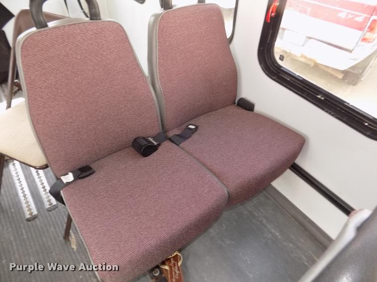 image for item DA3022 2004 Ford E450 Super Duty shuttle bus