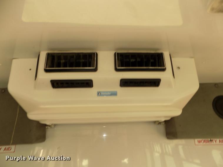 image for item DA3022 2004 Ford E450 Super Duty shuttle bus