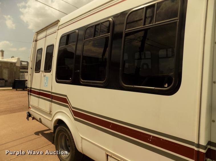 image for item DA3022 2004 Ford E450 Super Duty shuttle bus
