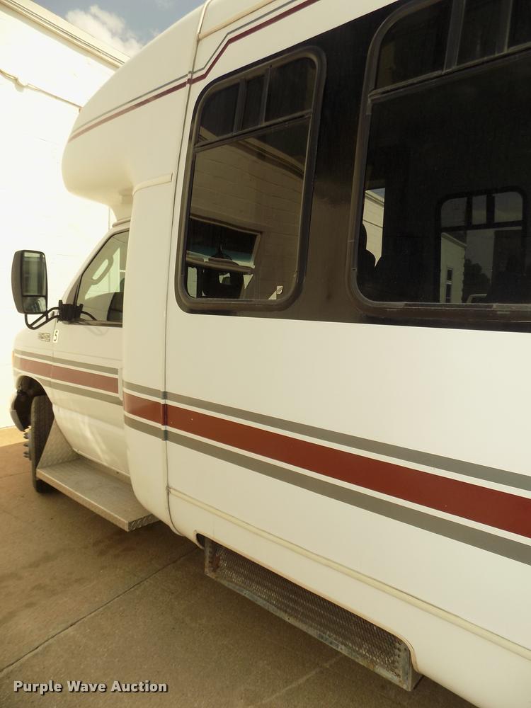 image for item DA3022 2004 Ford E450 Super Duty shuttle bus