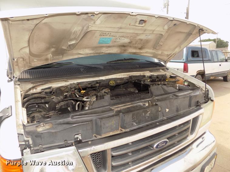 image for item DA3022 2004 Ford E450 Super Duty shuttle bus