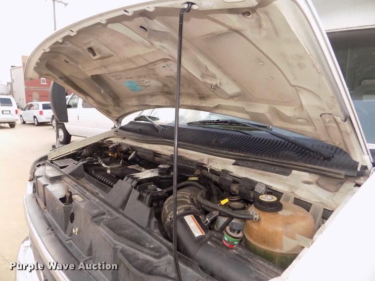 image for item DA3022 2004 Ford E450 Super Duty shuttle bus