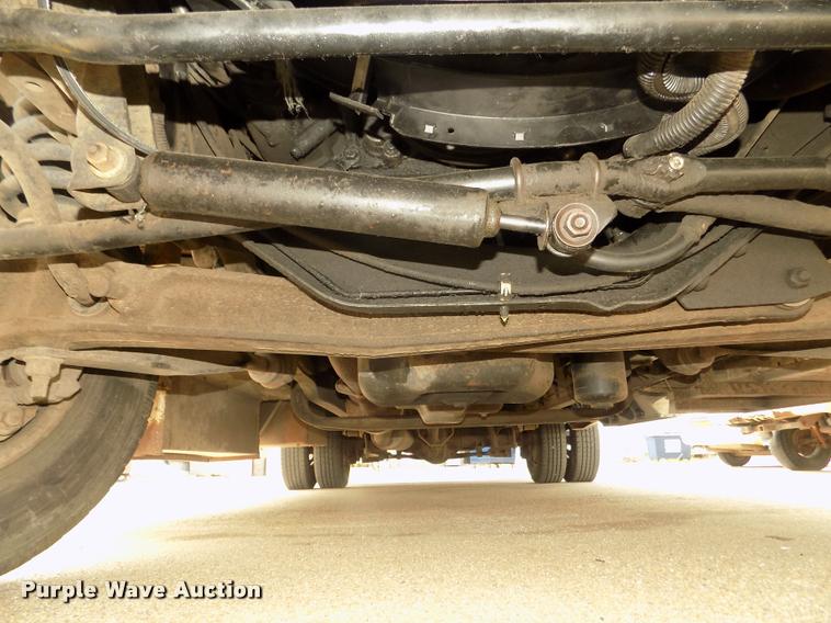 image for item DA3022 2004 Ford E450 Super Duty shuttle bus