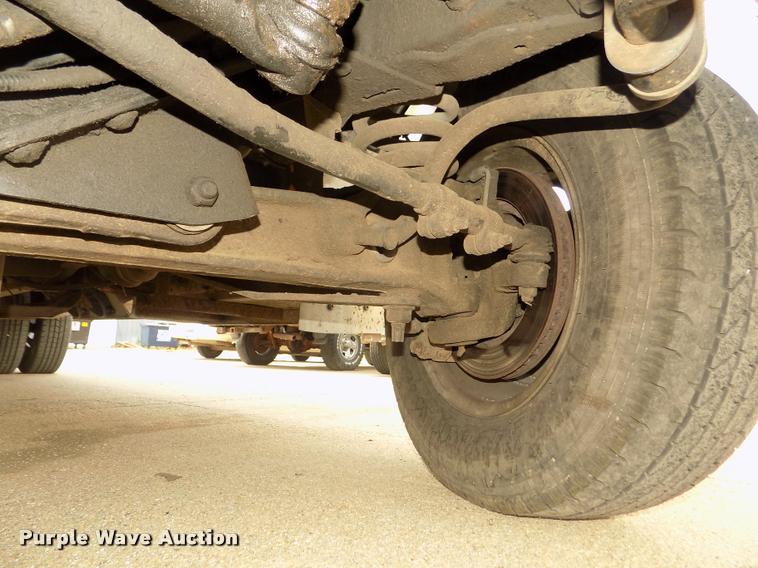 image for item DA3022 2004 Ford E450 Super Duty shuttle bus