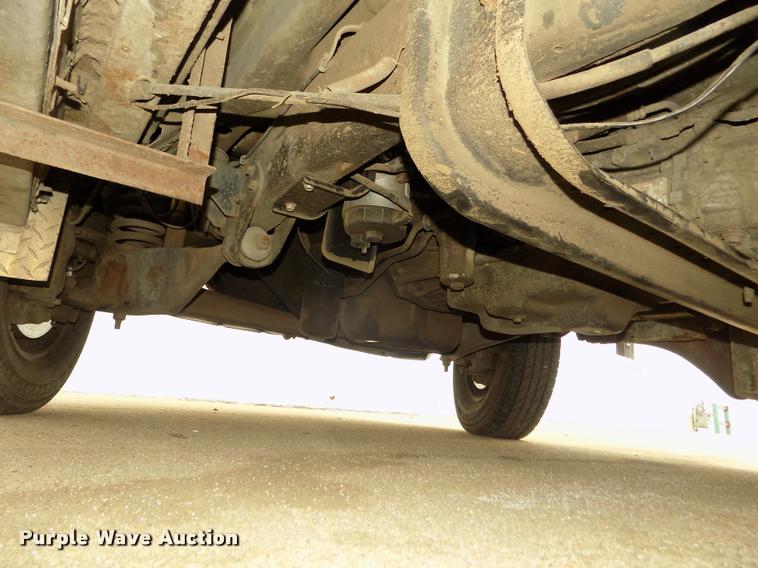 image for item DA3022 2004 Ford E450 Super Duty shuttle bus