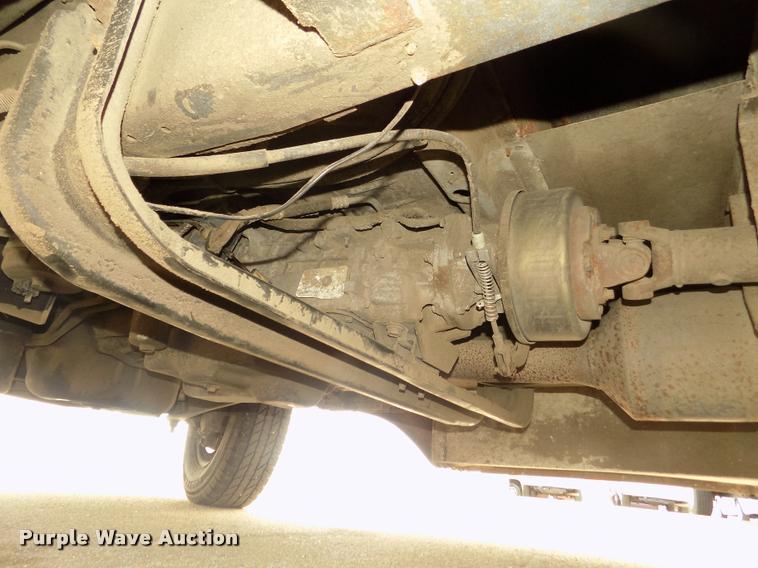 image for item DA3022 2004 Ford E450 Super Duty shuttle bus