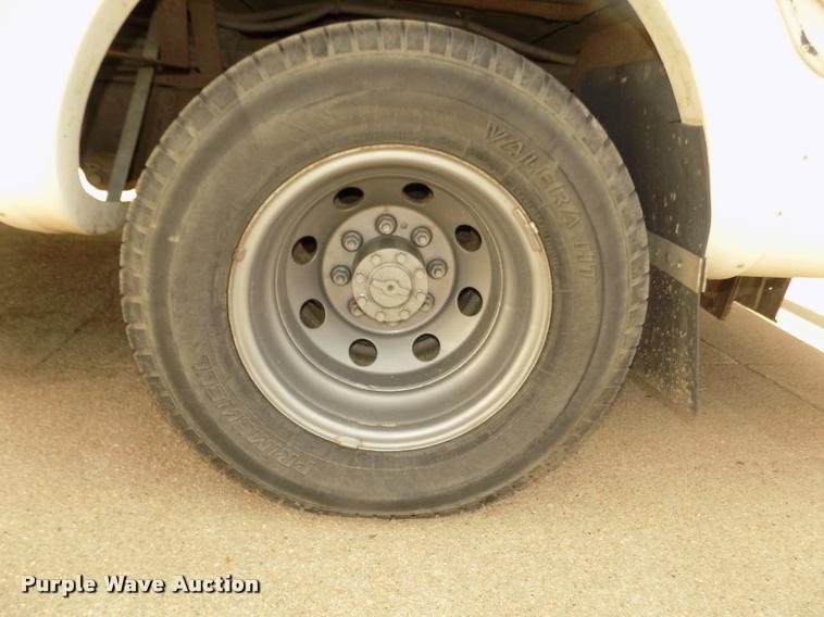 image for item DA3022 2004 Ford E450 Super Duty shuttle bus