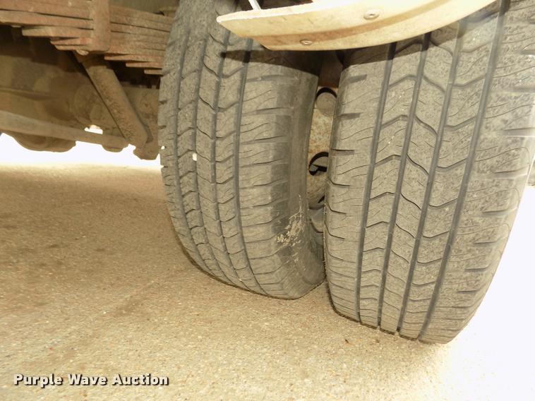 image for item DA3022 2004 Ford E450 Super Duty shuttle bus