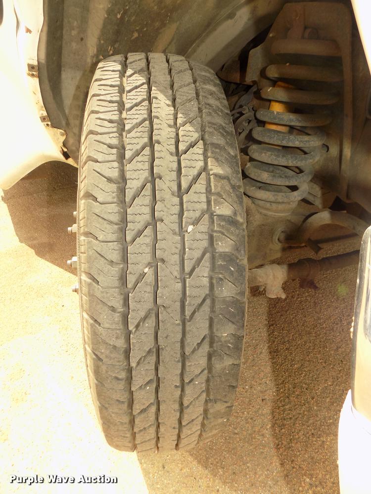 image for item DA3022 2004 Ford E450 Super Duty shuttle bus