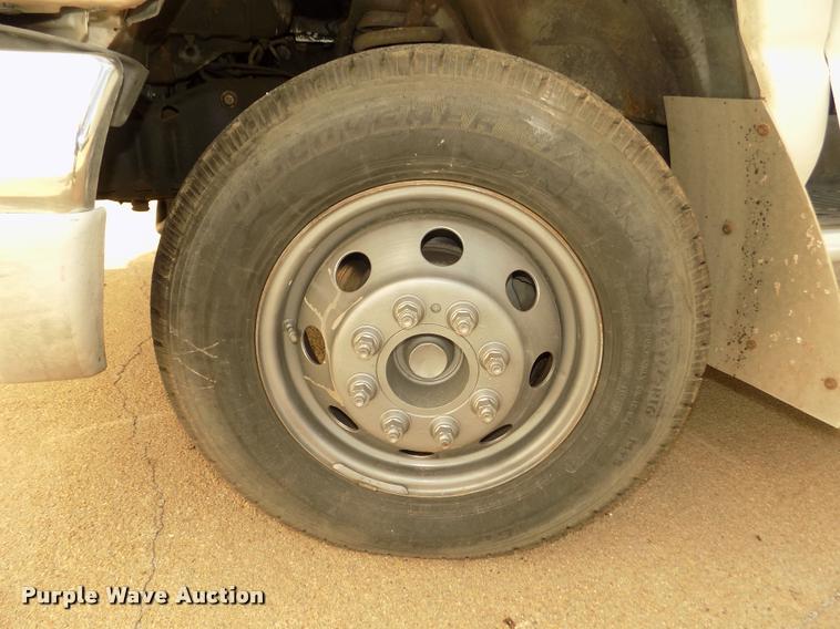 image for item DA3022 2004 Ford E450 Super Duty shuttle bus