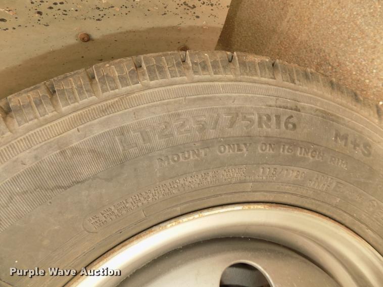 image for item DA3022 2004 Ford E450 Super Duty shuttle bus