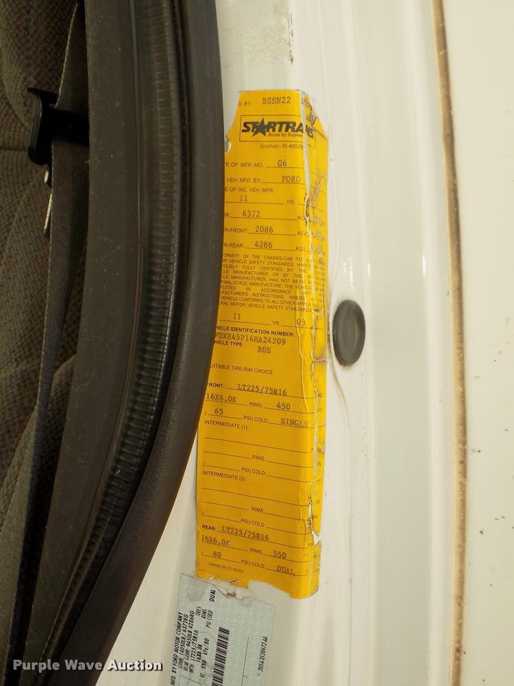 image for item DA3022 2004 Ford E450 Super Duty shuttle bus