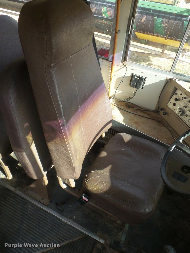 image for item DA5073 1993 Ford B700 school bus