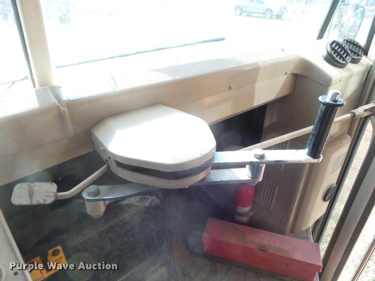 image for item DA5073 1993 Ford B700 school bus