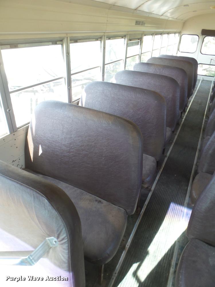 image for item DA5073 1993 Ford B700 school bus