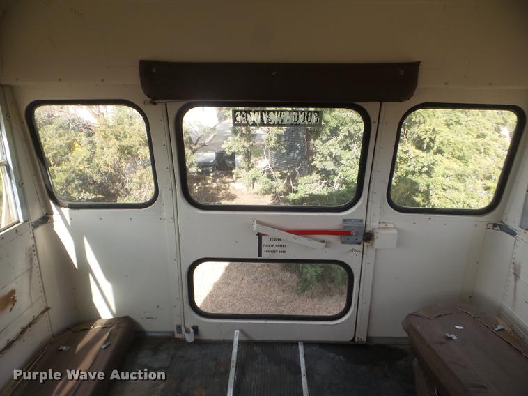 image for item DA5073 1993 Ford B700 school bus