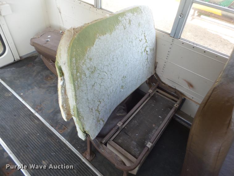 image for item DA5073 1993 Ford B700 school bus