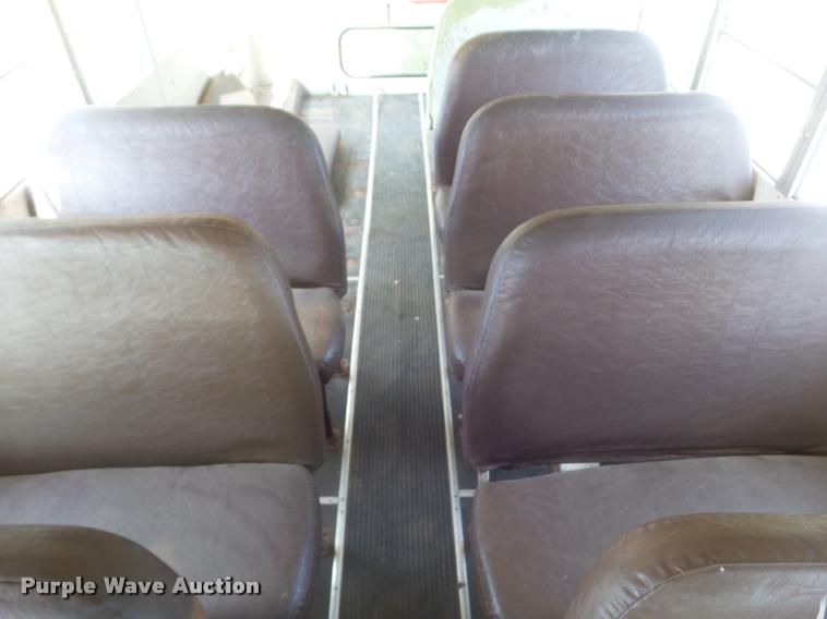 image for item DA5073 1993 Ford B700 school bus