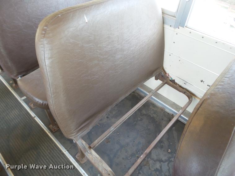 image for item DA5073 1993 Ford B700 school bus