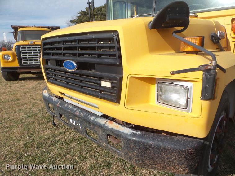image for item DA5073 1993 Ford B700 school bus