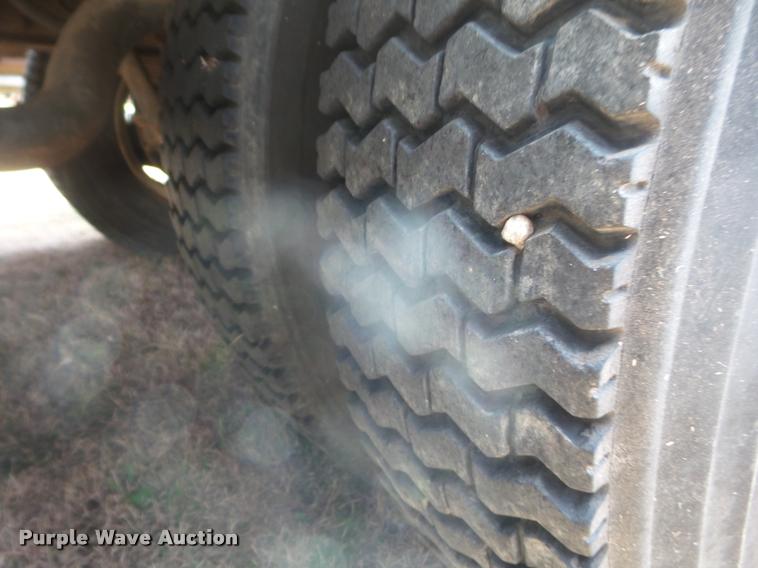 image for item DA5073 1993 Ford B700 school bus