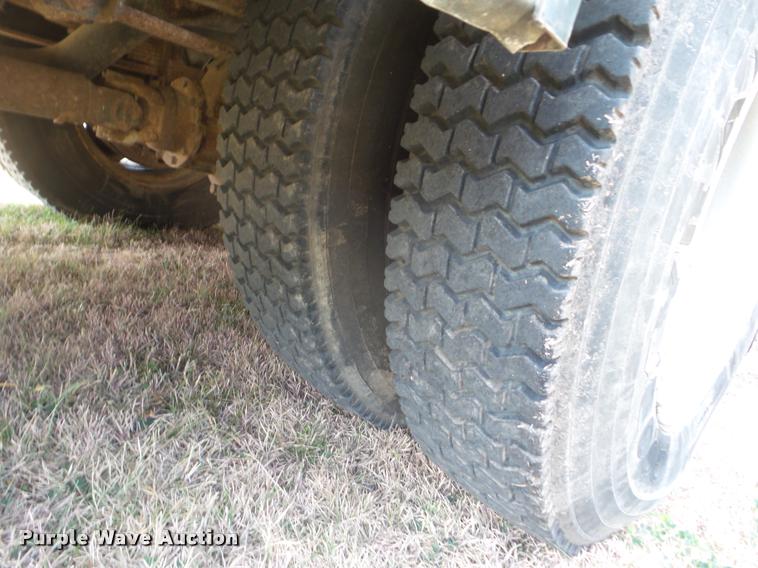 image for item DA5073 1993 Ford B700 school bus